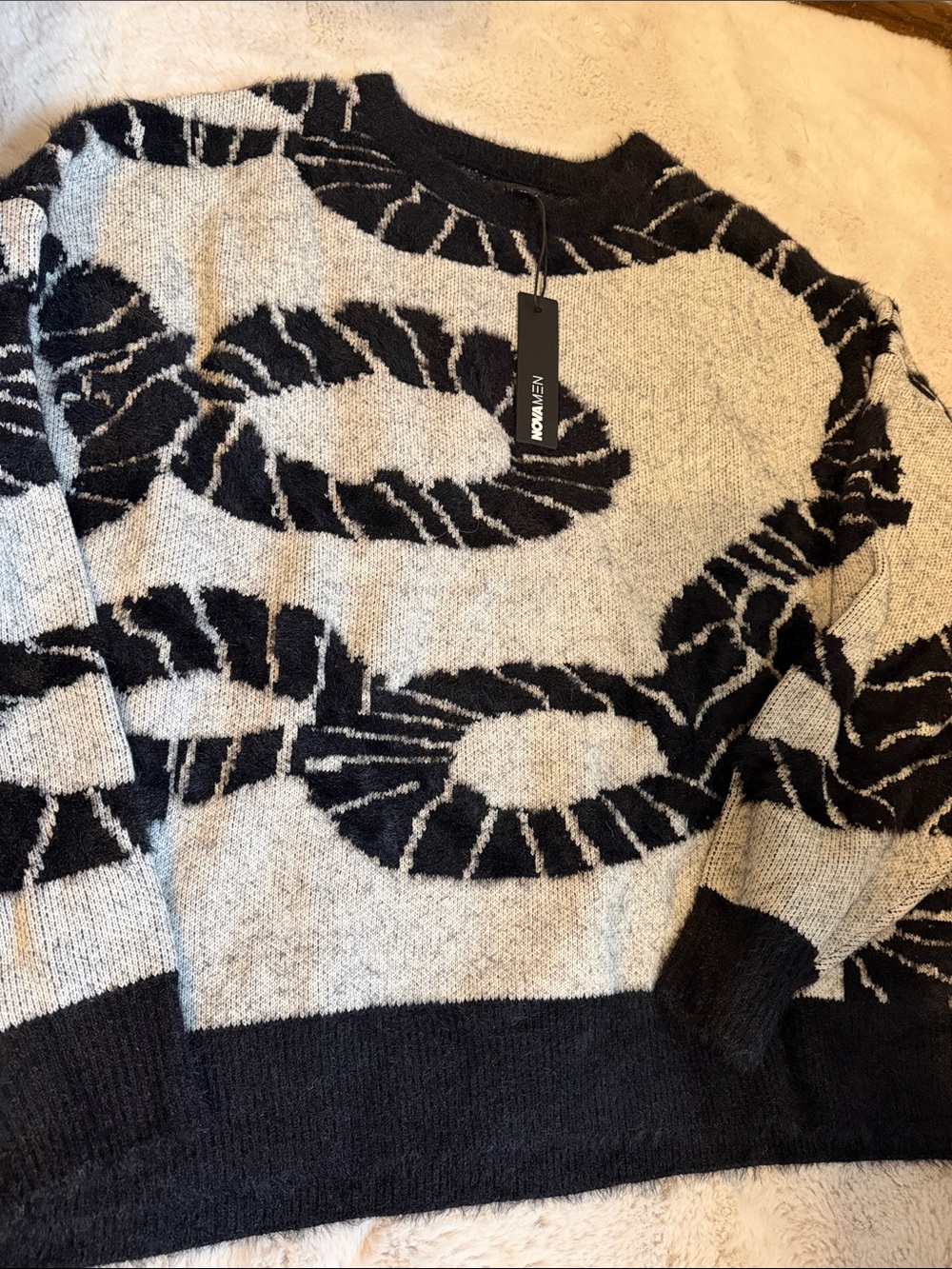 Men’s XXL Black & fuzzy sweater / NEW
